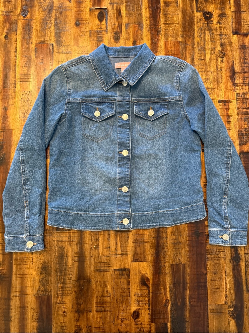 🍒BCBG jean jacket medium blue wash. light fade, button up. sz M 10/12 silver